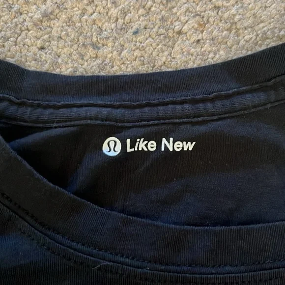 Lululemon top *no size* - Picture 2 of 3